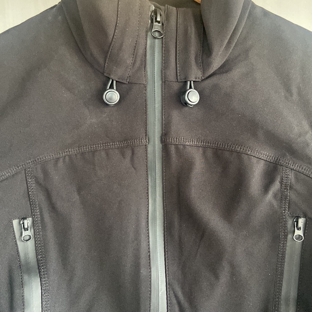 Cropped Workout Jacket - Picture 4 of 13